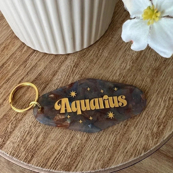 Aquarius zodiac keychain - Picture 2 of 2